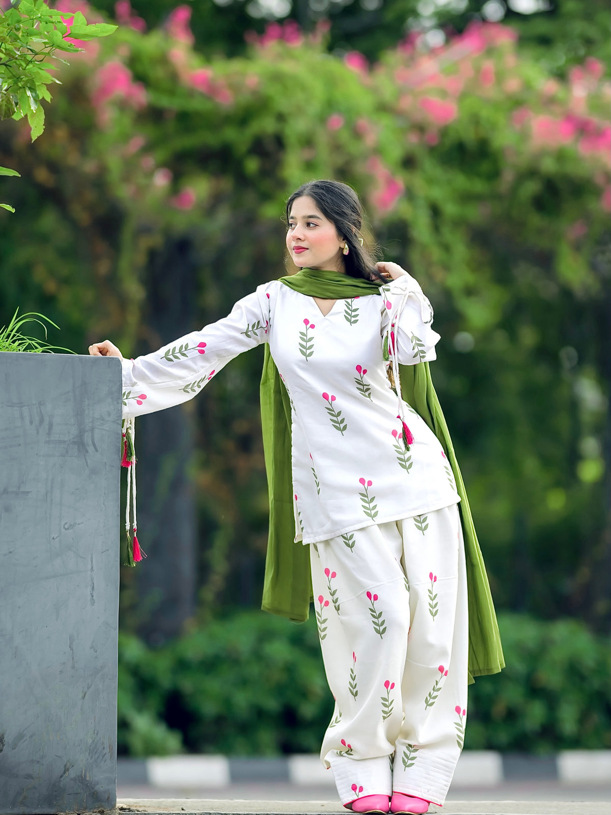 Gulnaar (Farshi Shlwar 2 PCs)
